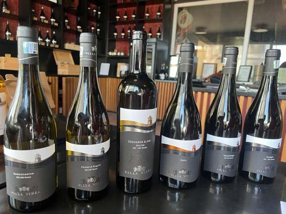 Weine von Villa Vinèa in der Vinothek
